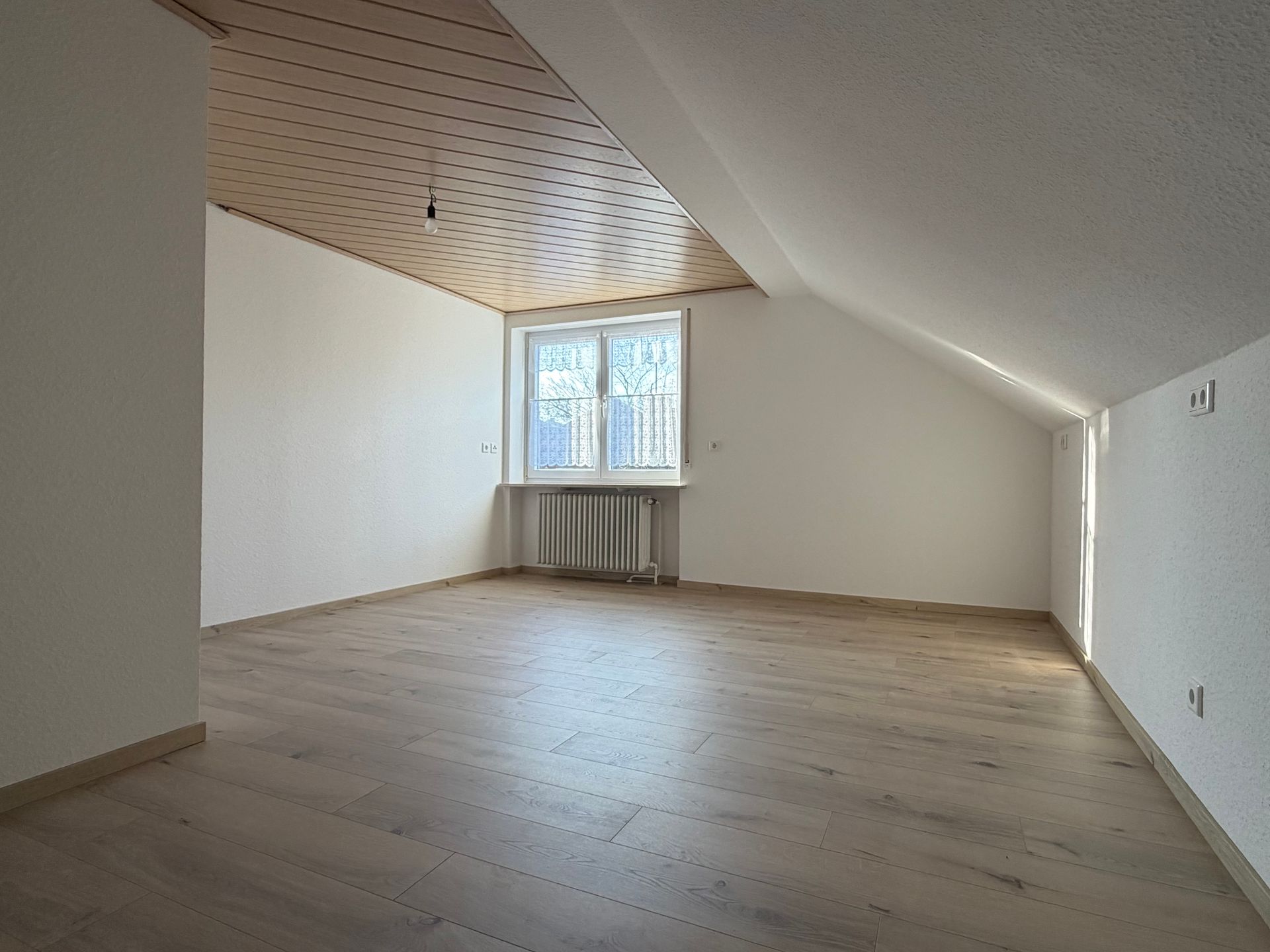 Haus kaufen, Haus verkaufen, Immobilie kaufen, Immobilie verkaufen, Wohnung kaufen, Wohnung verkaufen, Immobilienmakler, Immobilienmakler Mittelfranken, Immobilienmakler Oberfranken, Immobilienmakler Oberpfalz, Sanierungsobjekt, Handwerker, Einfamilienhaus, Alleinlage, Engel und Völkers, von Poll, Sollmann und Zagel, Dächer über Köpfe, Schweidler Immobilien, Schaller, Alexander Groß
