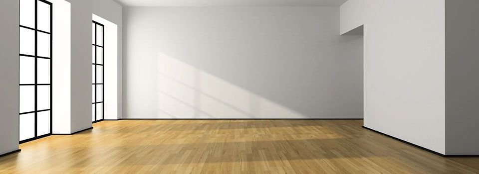 Eine Simulation von einem Wohnzimmer mit Parkettboden und weißen Wänden