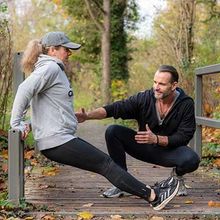 Outdoor-Fitness mit Marcus Martini Marcus Martini beim Outdoor-Fitness mit einer Kundin.