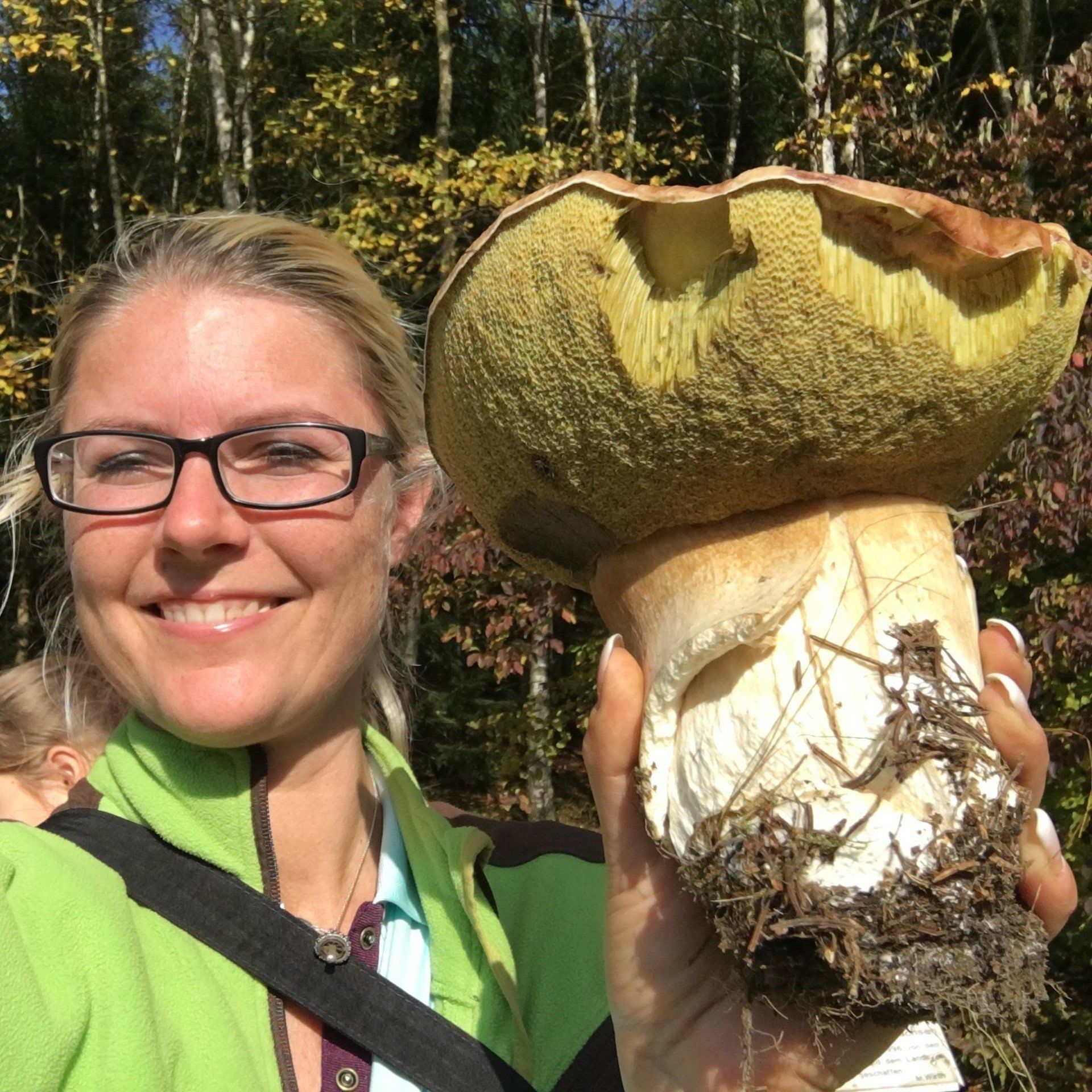 Anja Kolbe-Nelde findet riesigen Steinpilz