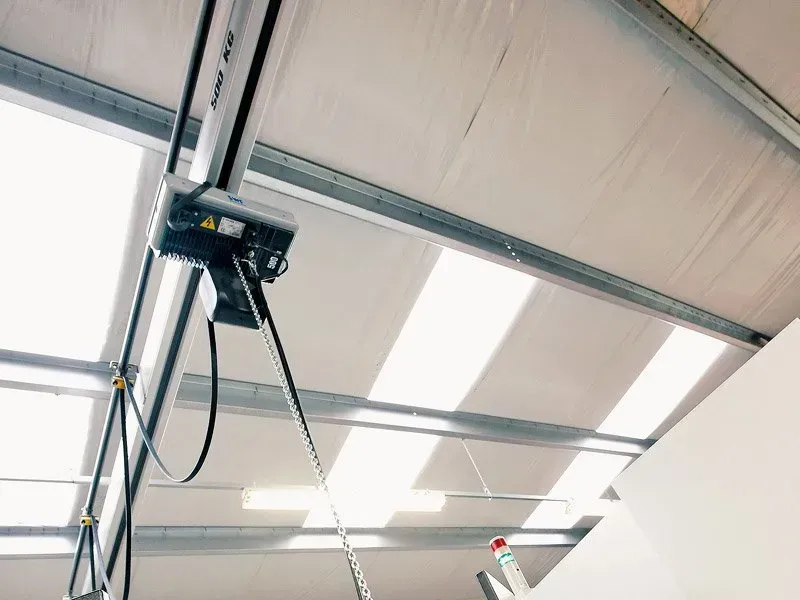 Aluminium light crane suspended from ceiling