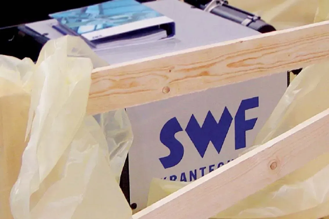 An SWF crane kit box