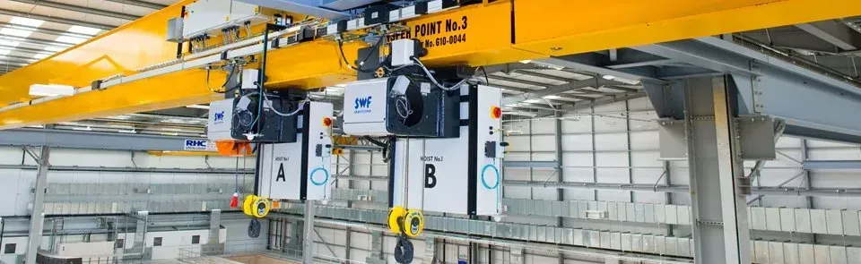 A latching crane, equipped with SWF hoists