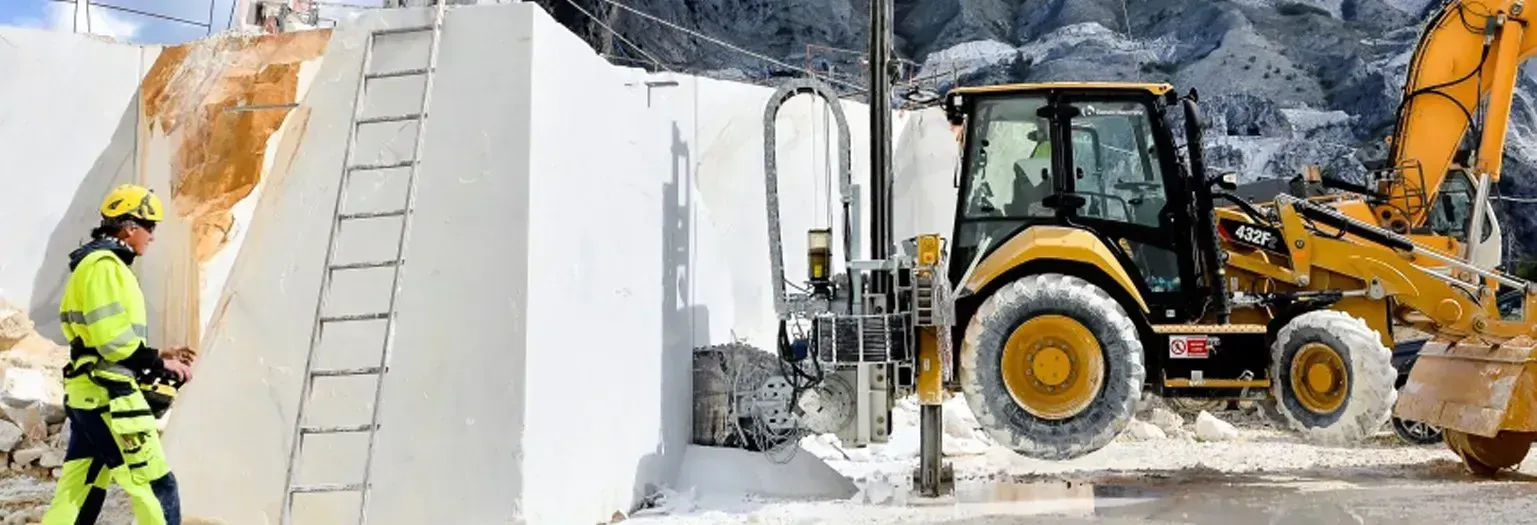 AUTEC remote being used to control a JCB