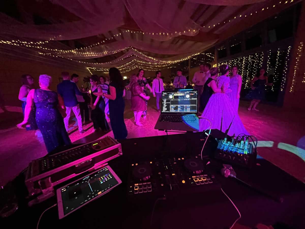 DJ Stuttgart Hochzeit DJ Stuttgart Hochzeit- Professionelle Technik