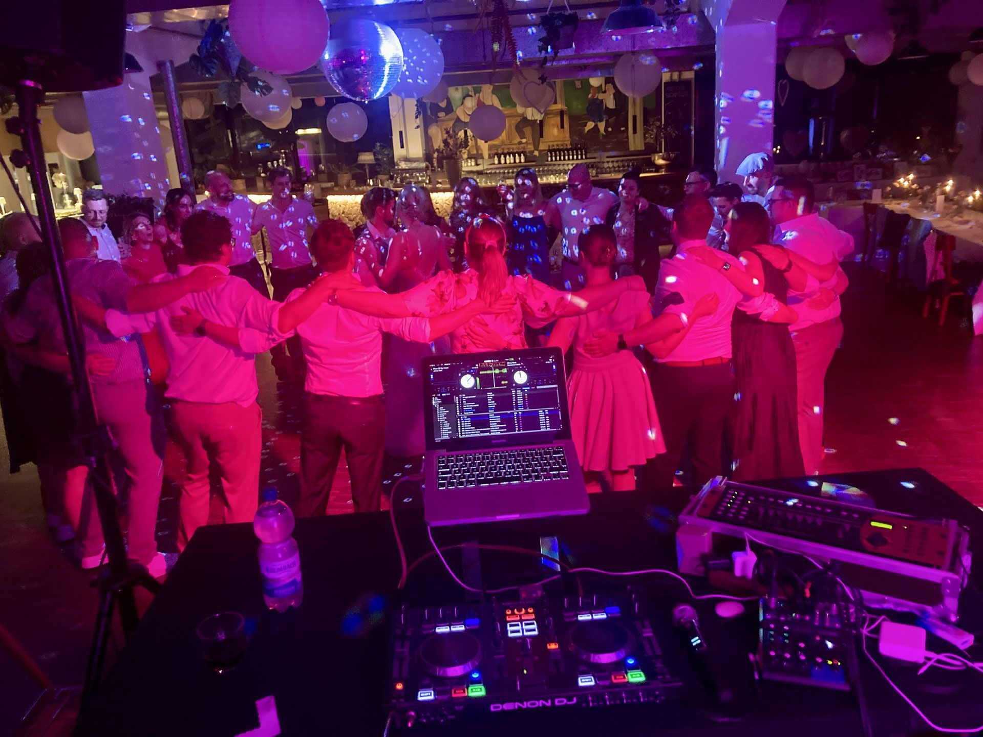 Hochzeits DJ Aalen DJ für Eure Hochzeit im Raum Aalen - Volle Tanzfläche