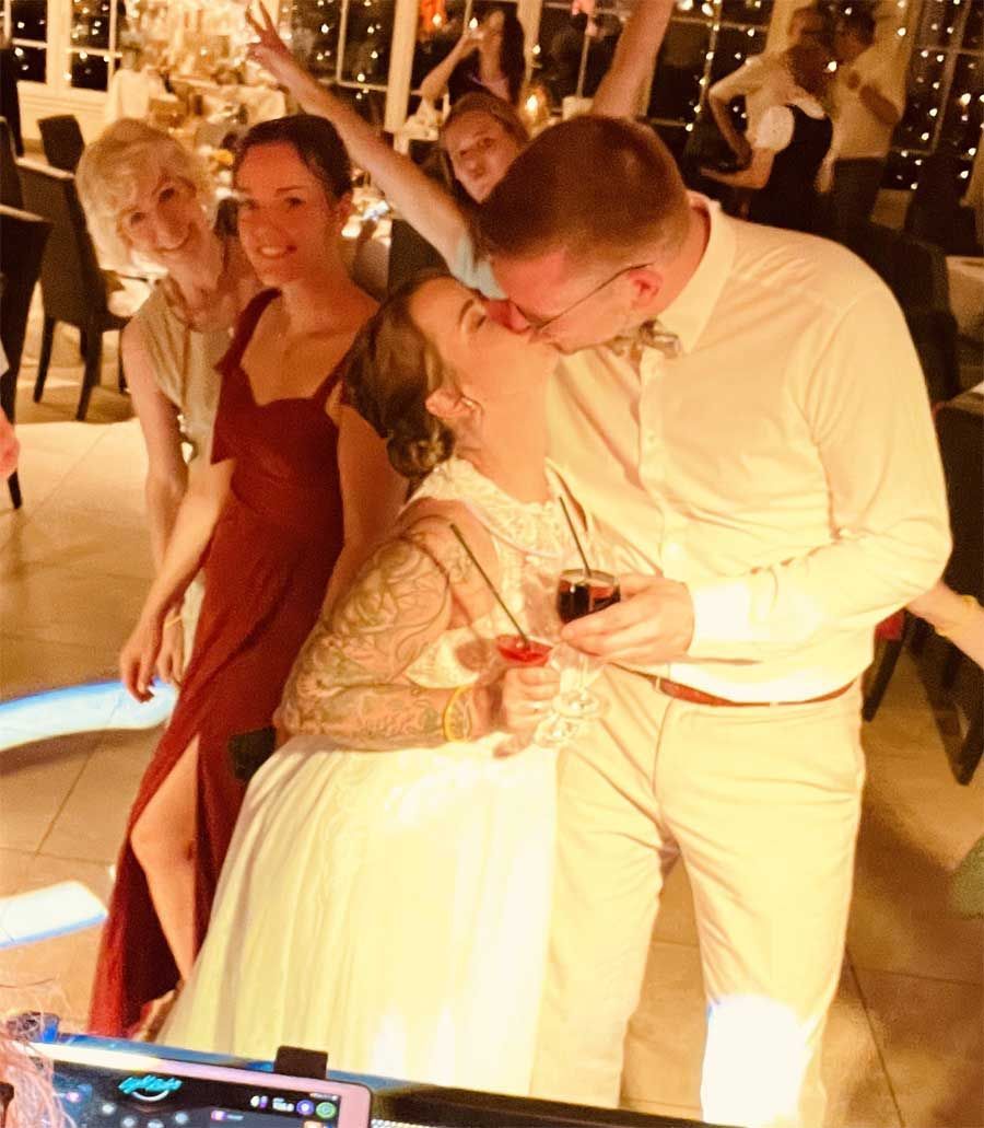 Hochzeits DJ - Glückliches Brautpaar