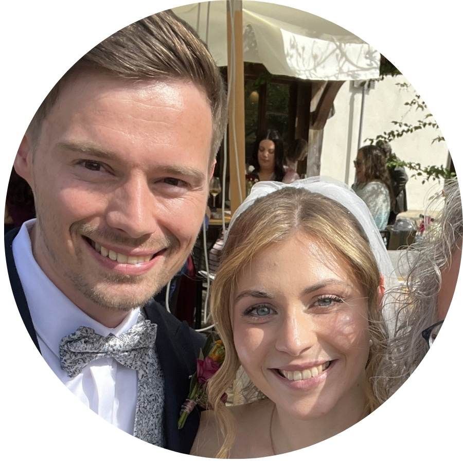 Glückliches Brautpaar auf einer Hochzeit mit DJane Laura Schaible aus Aalen