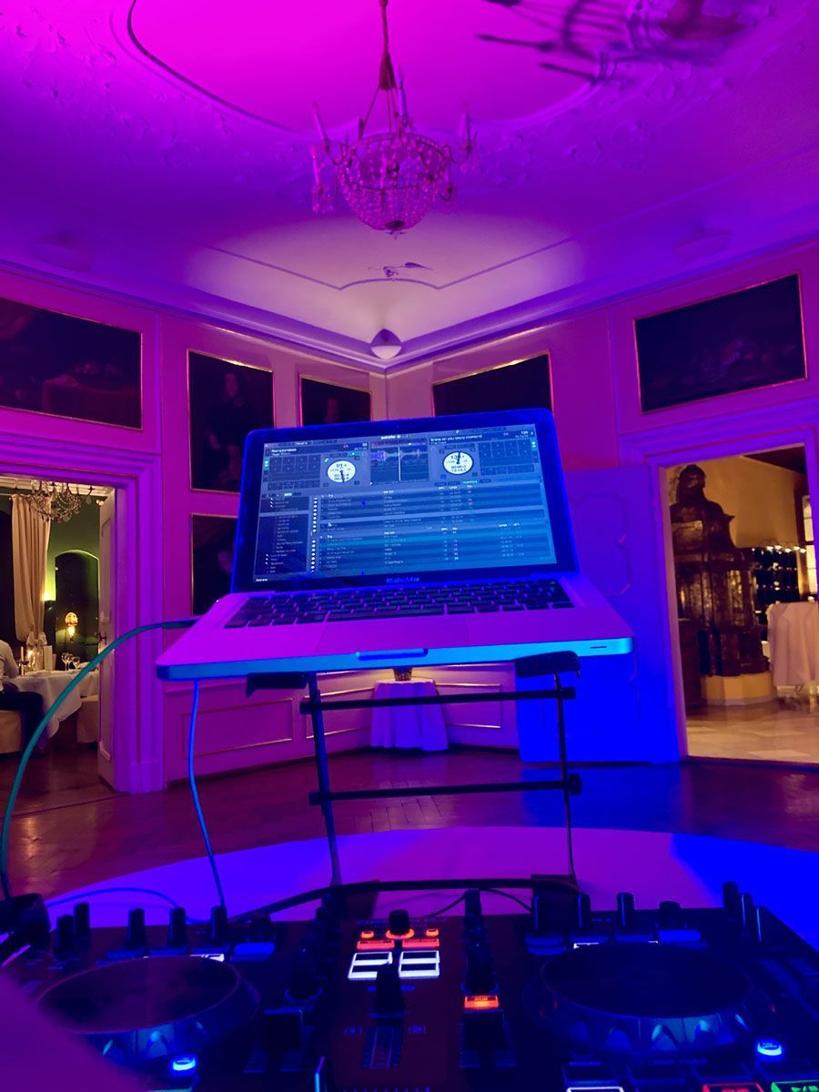 DJ für Eure Hochzeitsfeier - Traumhafte Feier in schöner Umgebung