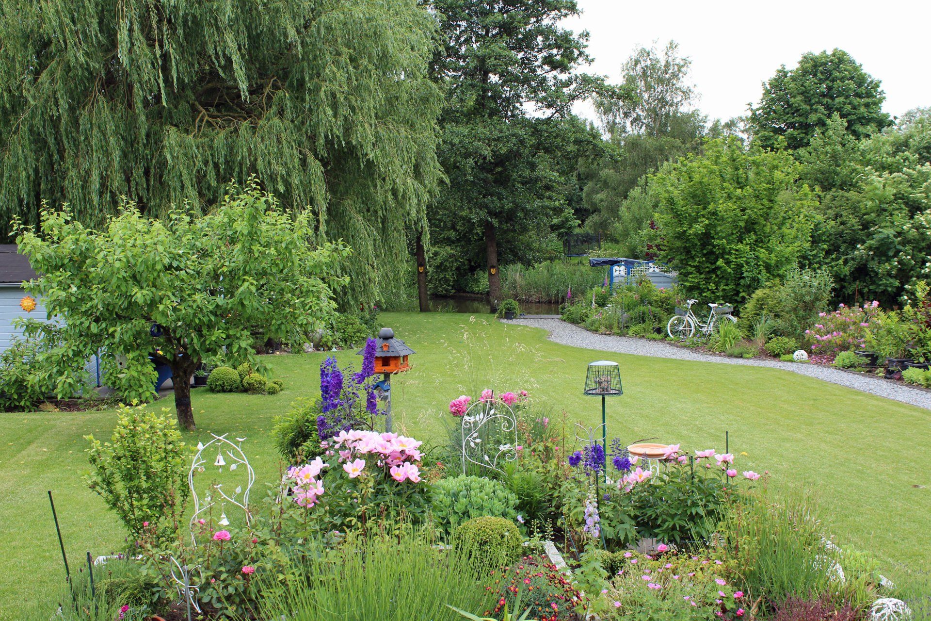 Blick vom Balkon Richtung Garten und Kanal Blick aus Ferienwohnung Richtung Altenbrucher Kanal