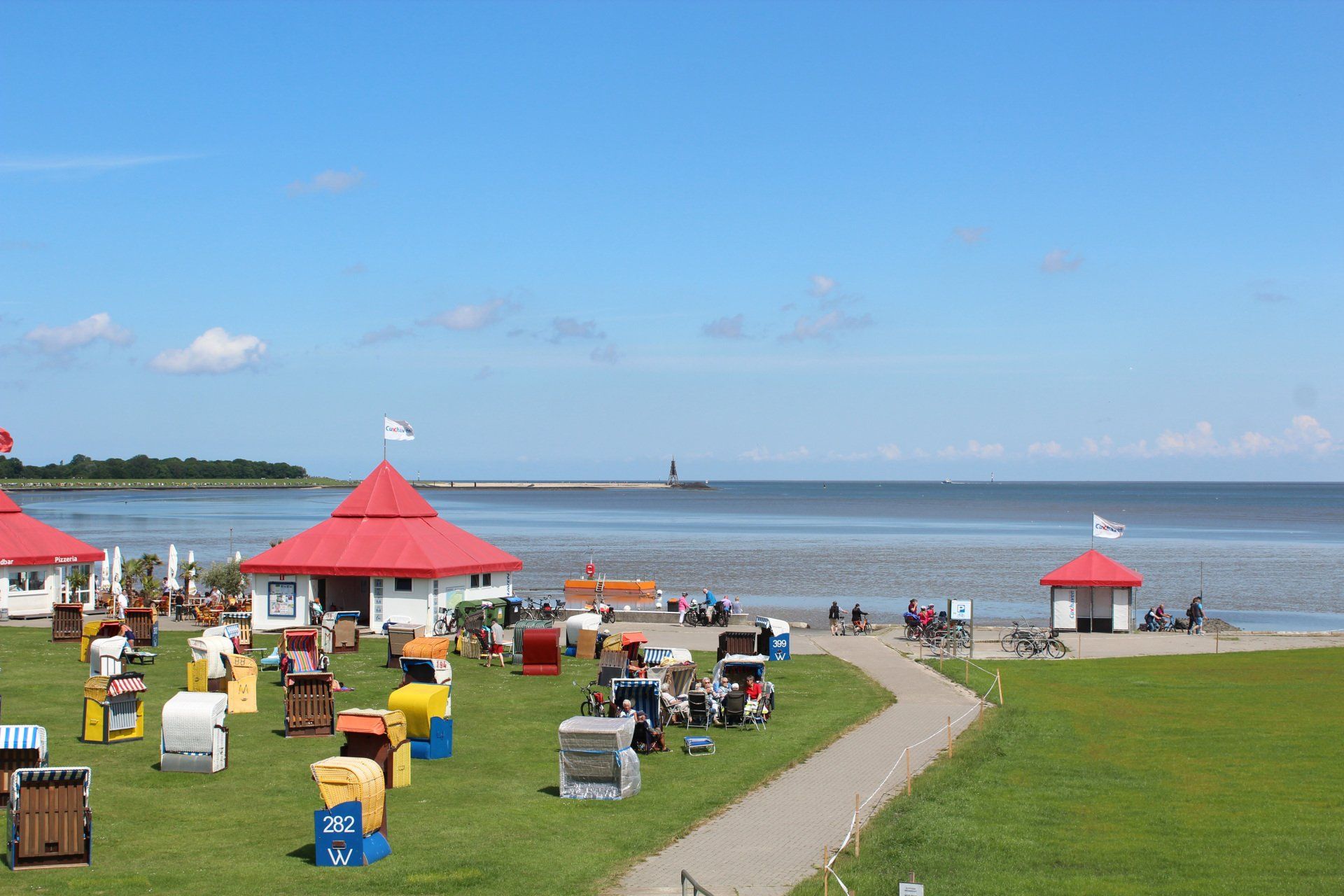Grimmershörnbucht, mit Sicht auf die Kugelbake Grimmershörnbucht mit Kugelbake