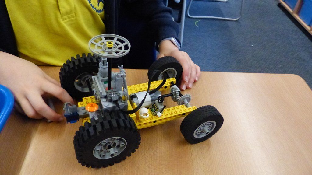 Lego motorised car workshop