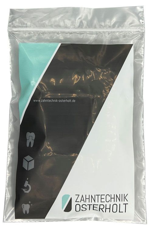 Dentalbeutel aus Folie mit einem 3 Farben Aufdruck in weiß + grün + schwarz