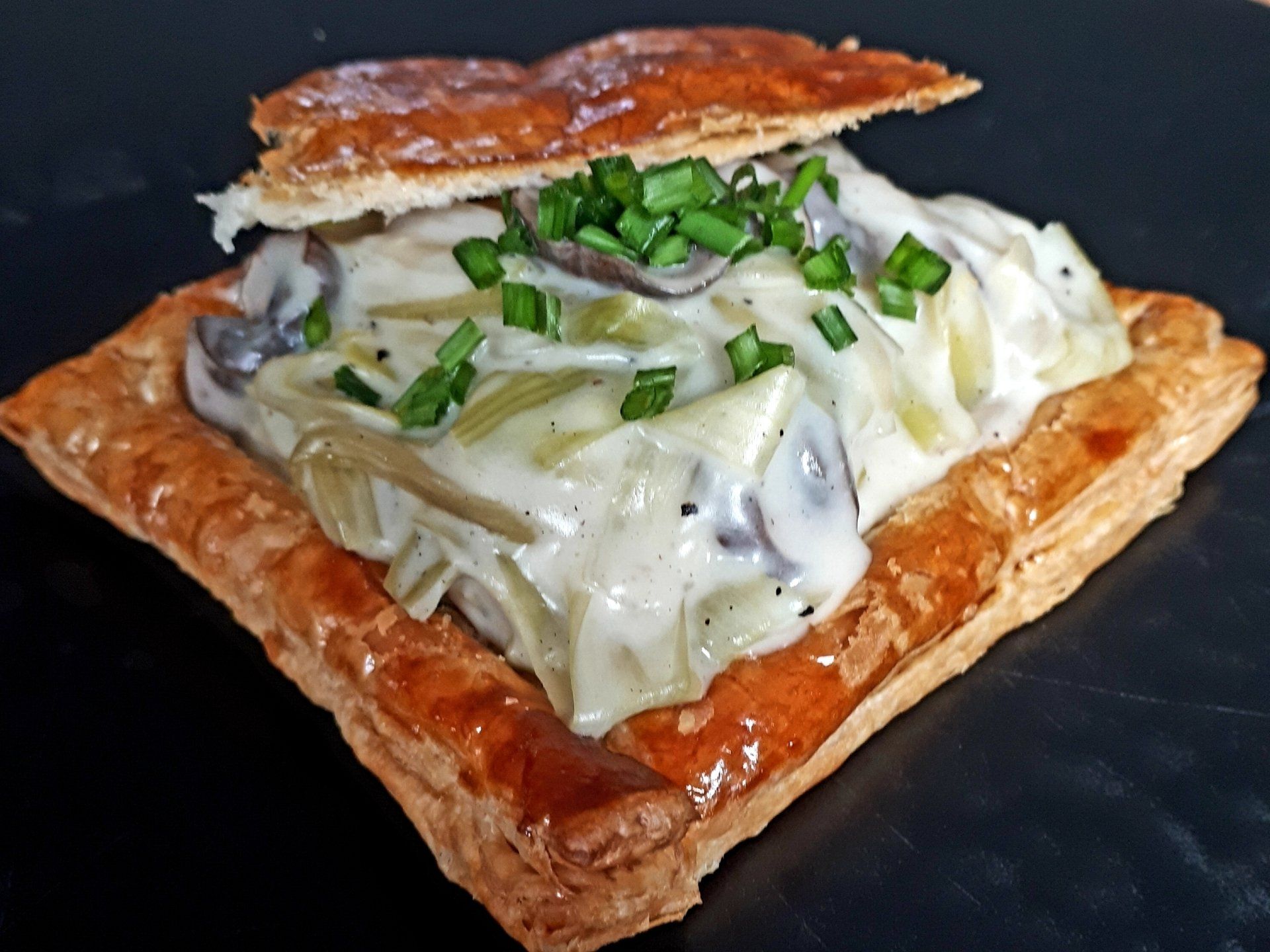 feuilleté, poireaux, champignons, béchamel, emmental,