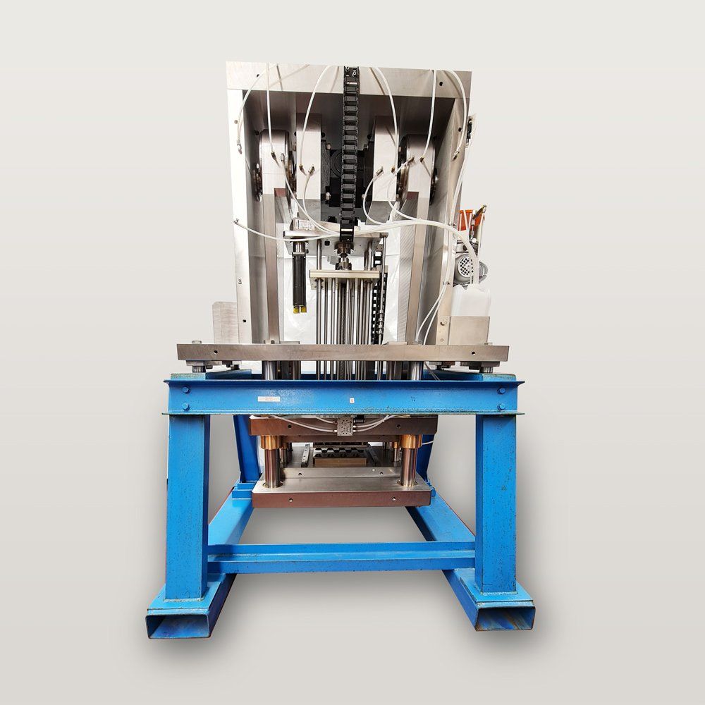 Großes Stanzwerkzeug