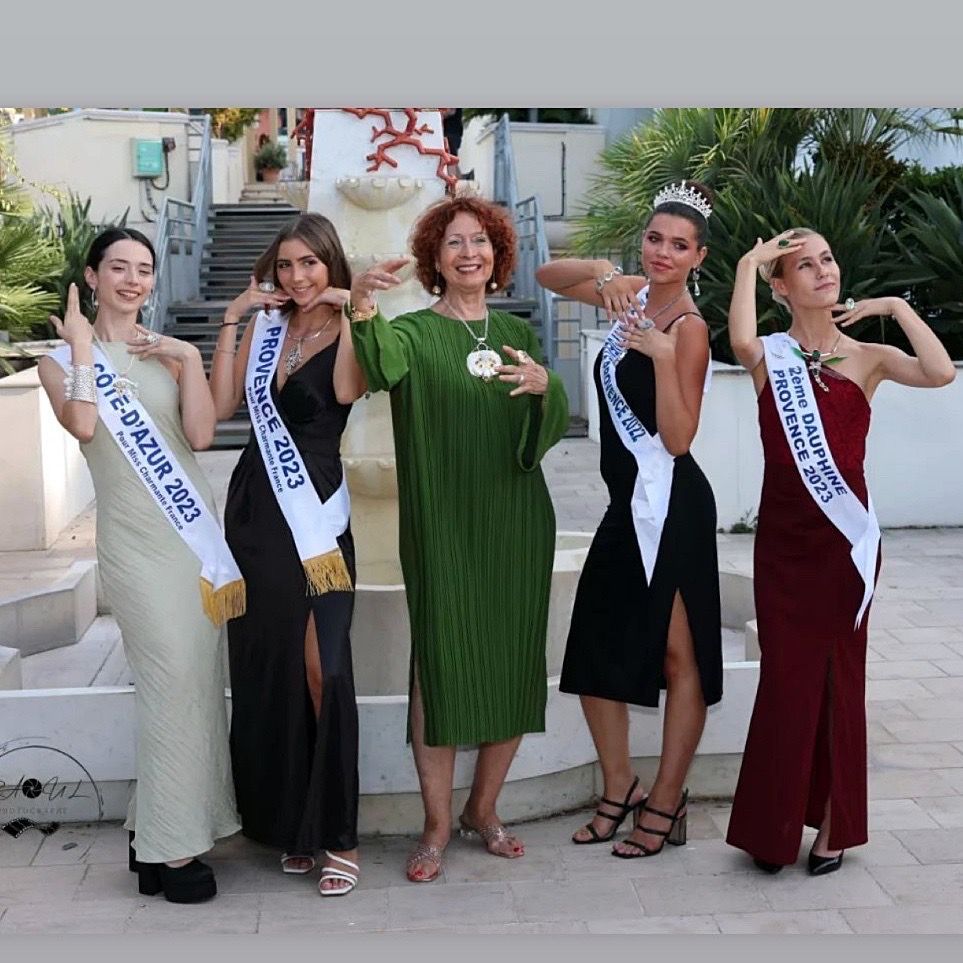 Schmuck Präsentation mit Design-Silberschmuck von Tipico Eigenart