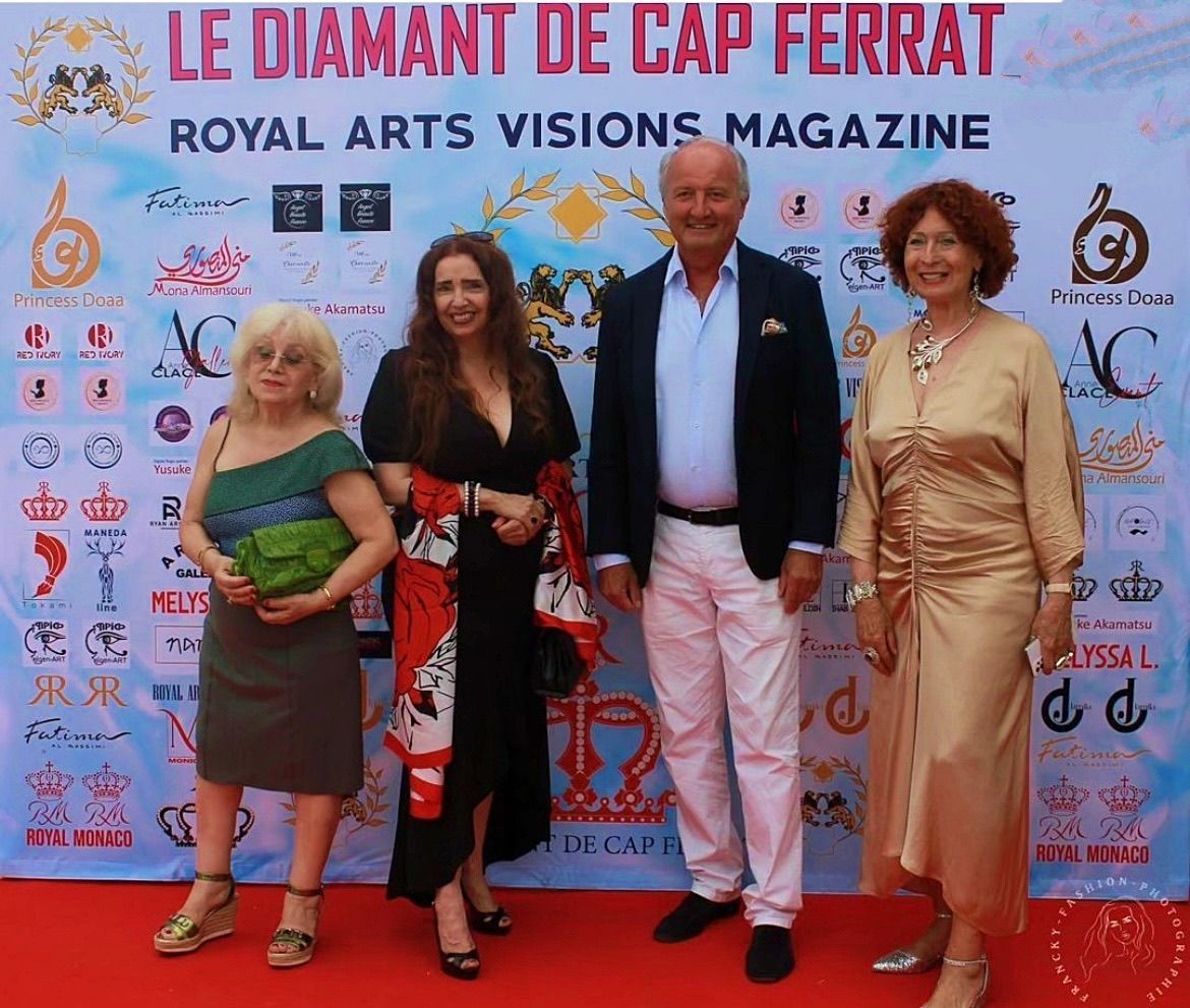 Tipico Eigenart Designerin bei Royal Arts Magazin Veranstaltung