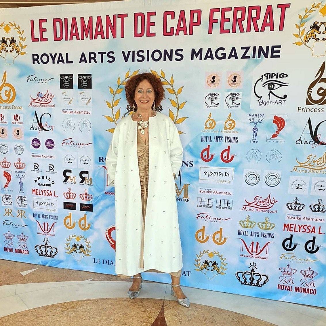 Tipico Eigenart Schmuck Präsentation bei internationalem Event