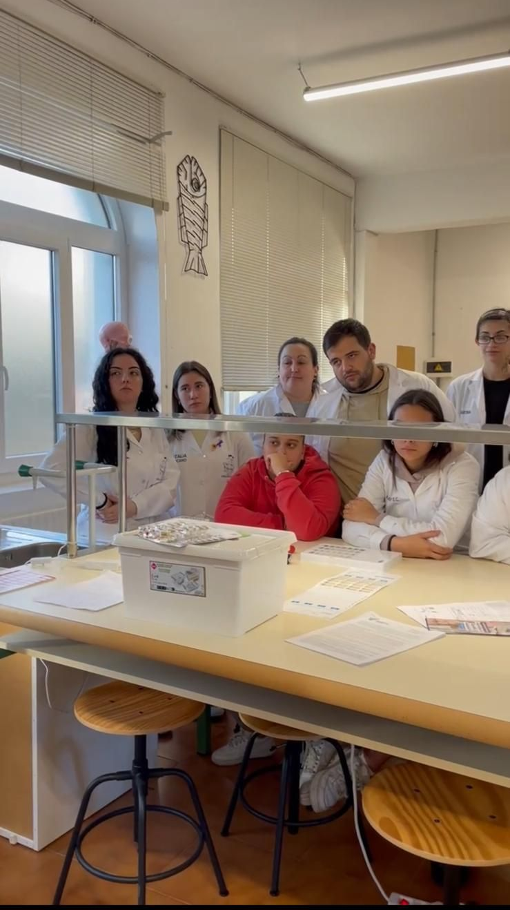 Alumnos de Farmacia en laboratorio