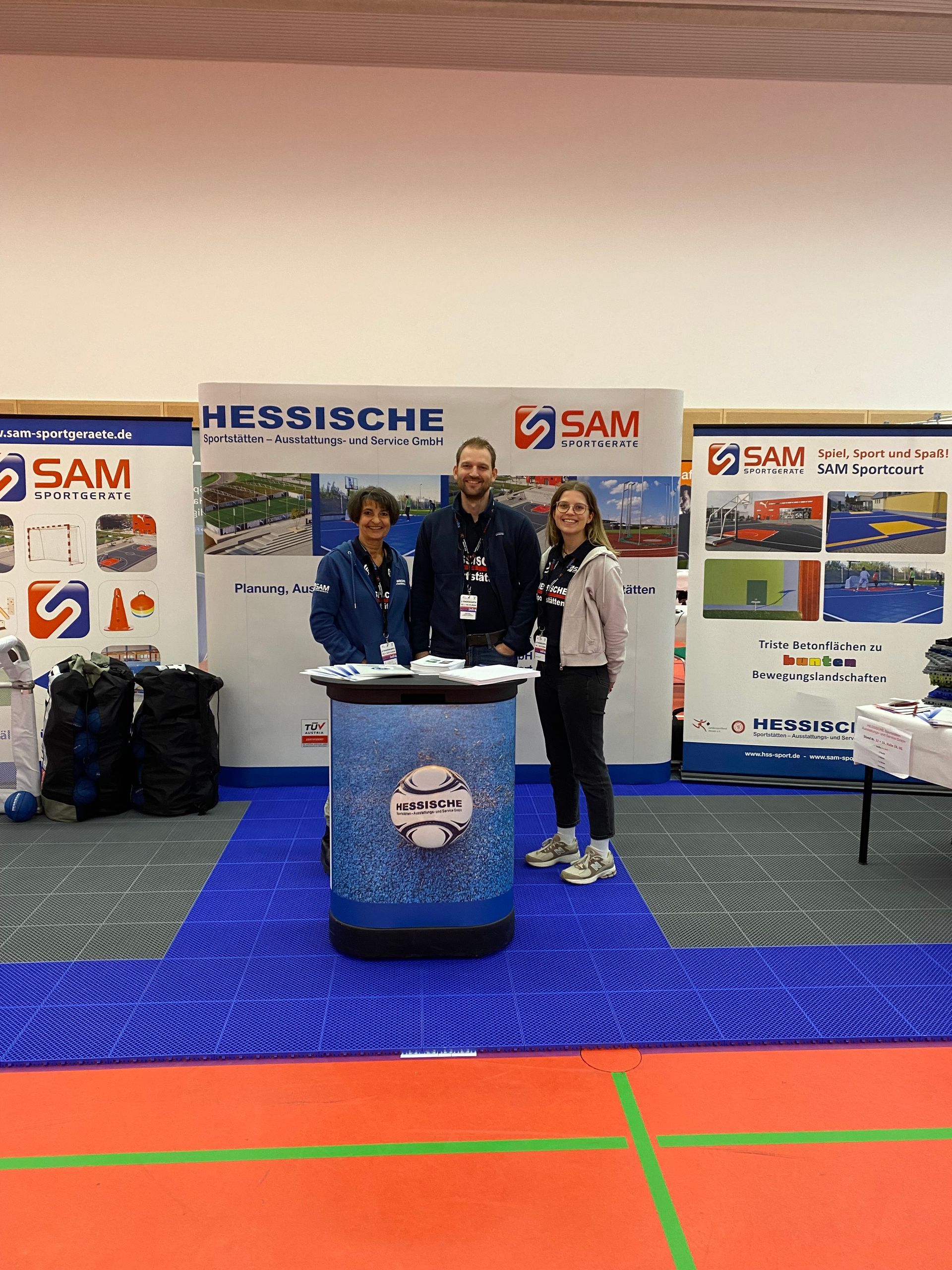 Wir an unserem Messestand bei der SportInfra 2024