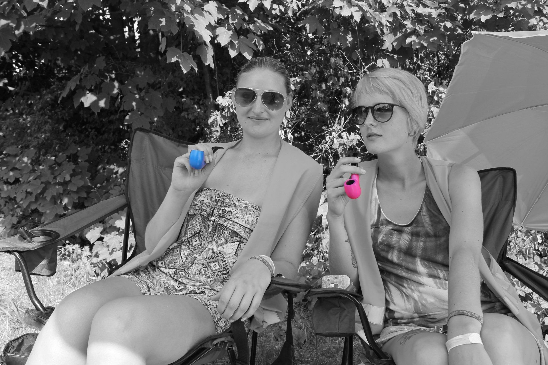 Frauenpower mit Tabakpfeife