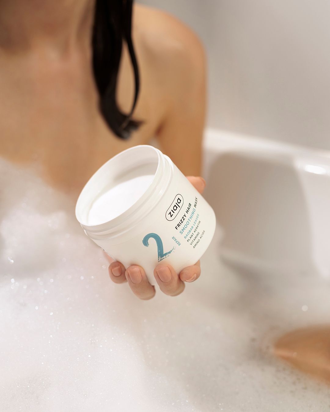 Vegane Haarpflege mit natürlichen Inhaltsstoffen für gesunde, gepflegte Haare.