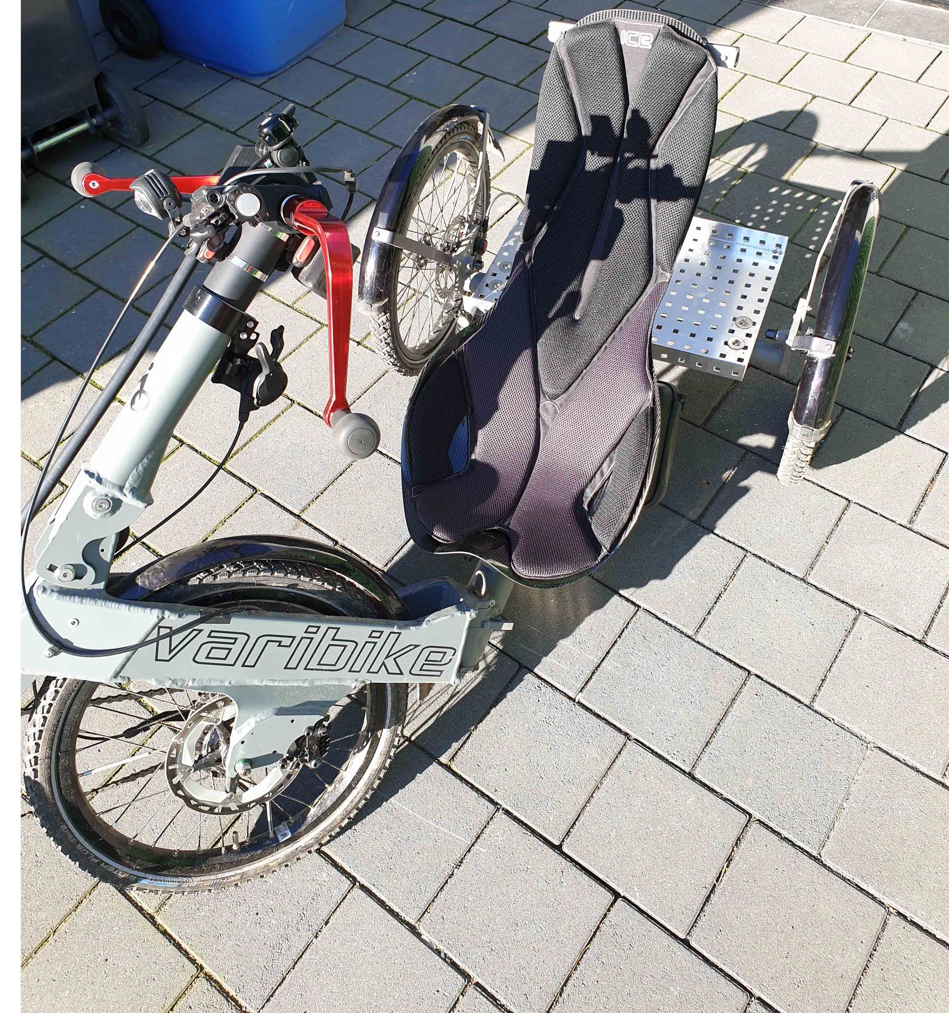 Reha Dreirad für Erwachsene Ein Reha Dreirad für Erwachsene mit inkomplettem Querschnitt