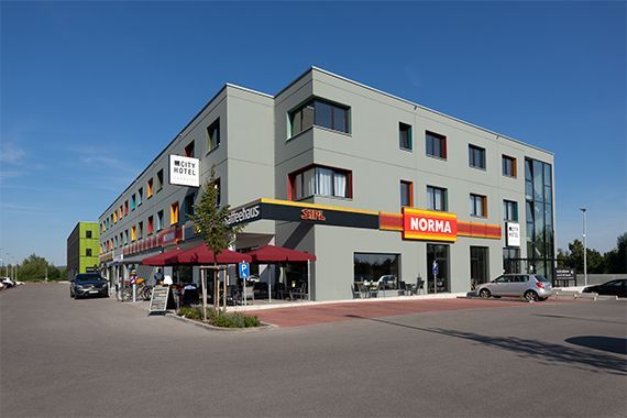 N+S Cityhotel Neumarkt Eingang N+S Cityhotel Neumarkt Blickwinkel zum Eingang