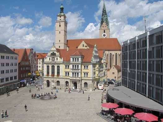 Blick auf Kirche im Zentrum Ingolstadt
