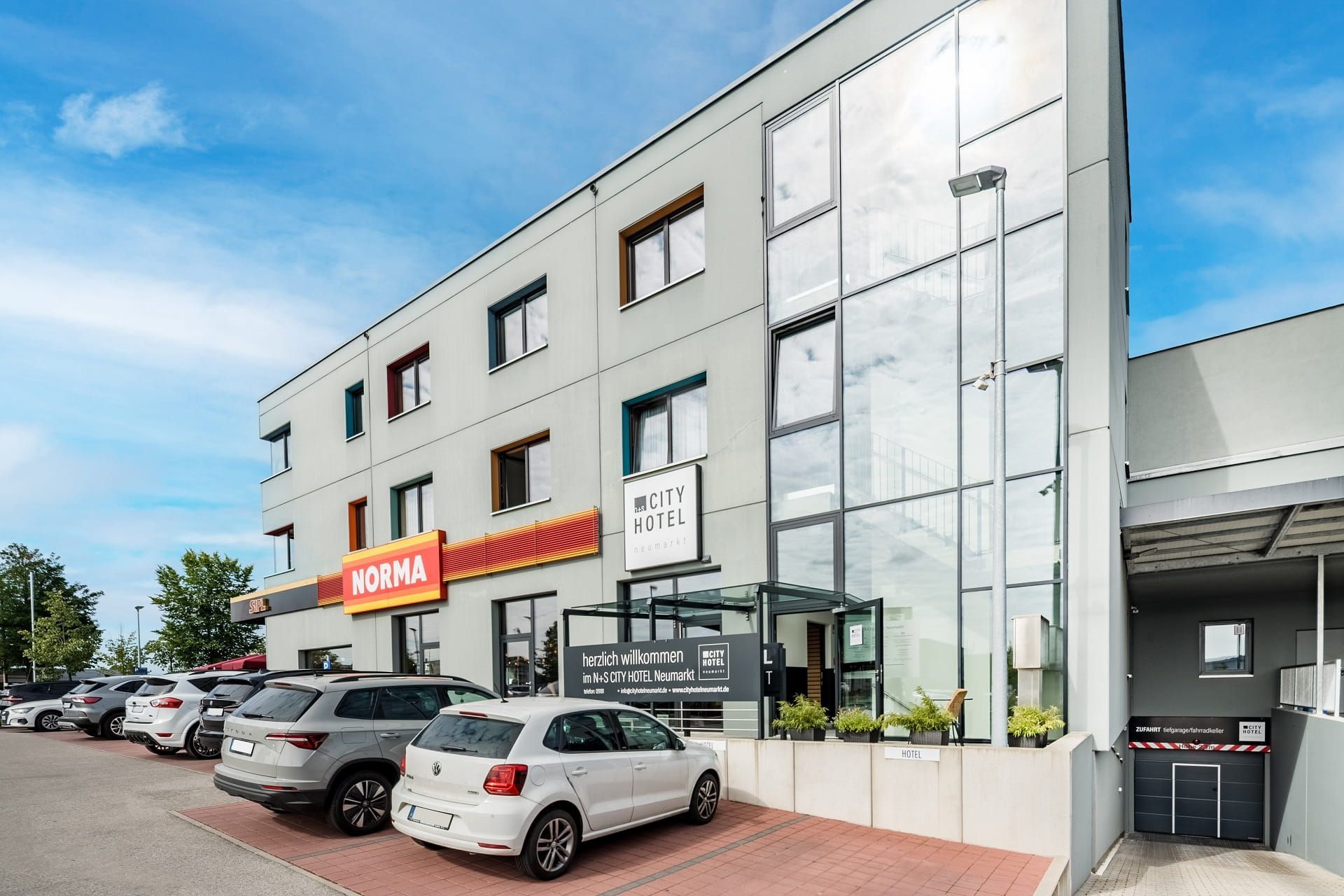 N+S Cityhotel Neumarkt Eingang N+S Cityhotel Neumarkt Blickwinkel zum Eingang