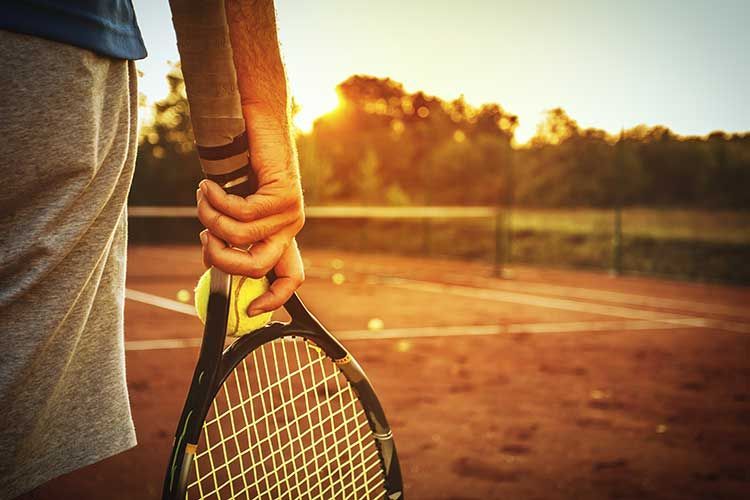 Tennis spielen nahe des Cityhotel Neumarkt