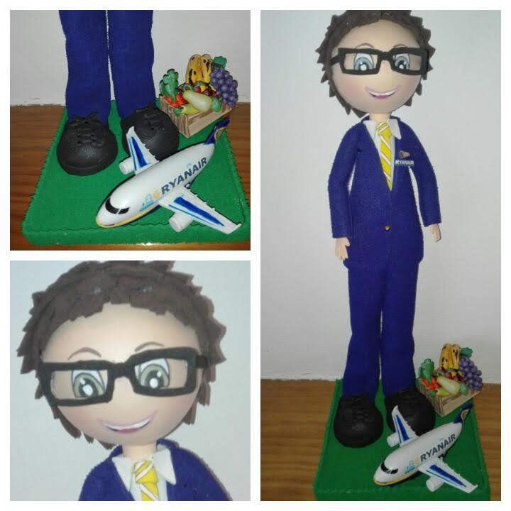 fofucha azafato de vuelo, fofuchas personalizadas, fofucha personalizada, fofucha personalizada de azafato de vuelo