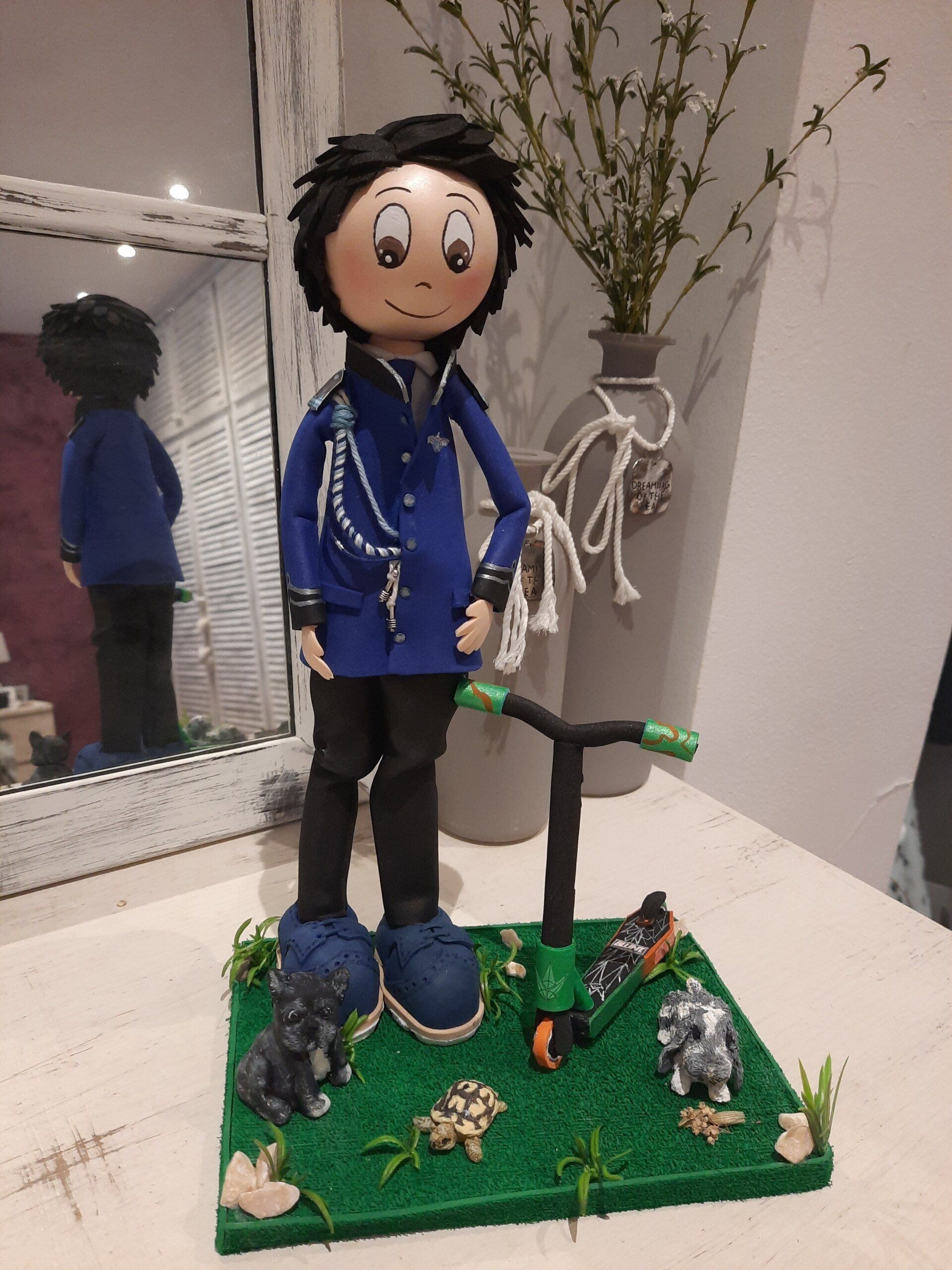 fofucha comunión con patinete, fofuchas personalizadas, fofucha personalizada, fofucha personalizada de comunion