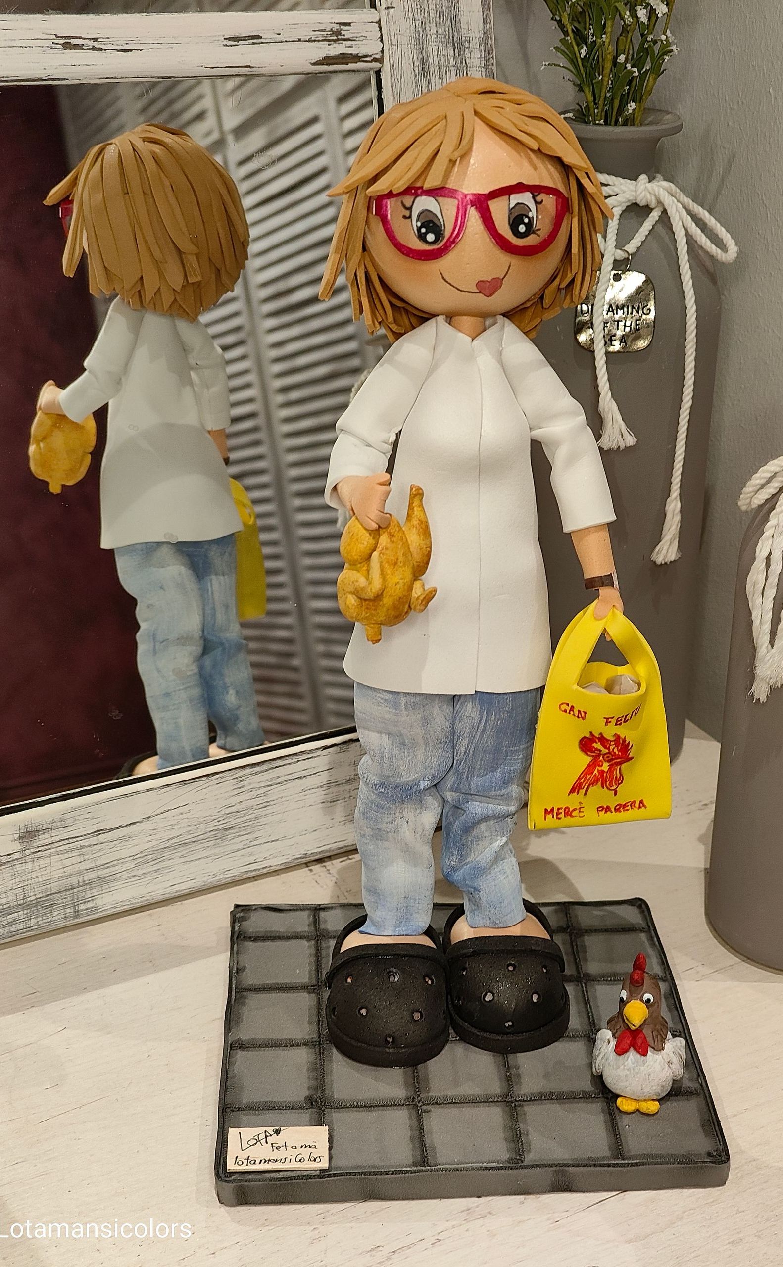 Fofuchas personalizadas de pollería con bata y pollo
pollo,
polleria
dependienta
fofucha con vestido de noche, fofuchas personalizadas,
fofucha personalizada