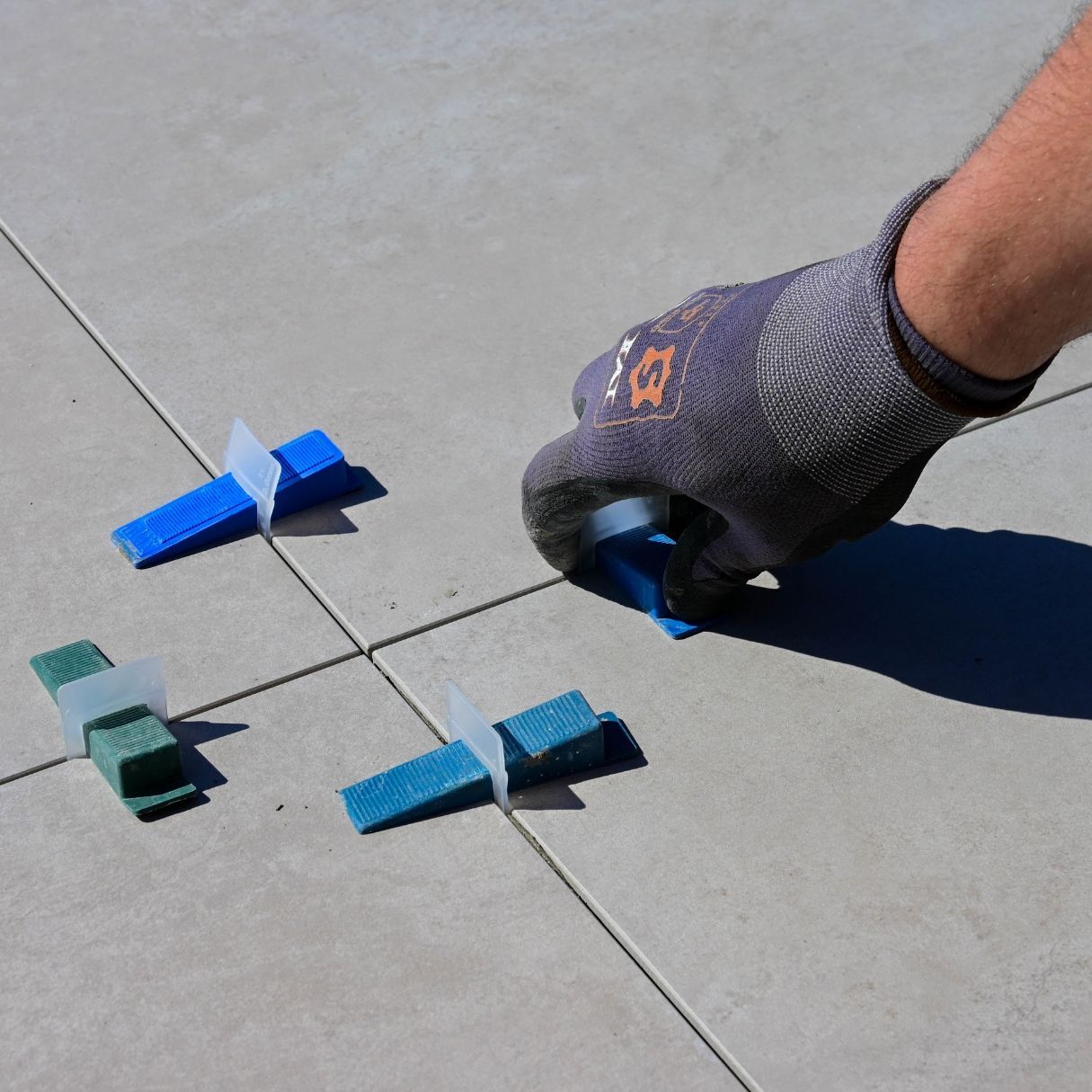 Fitting grey tiles outdoors