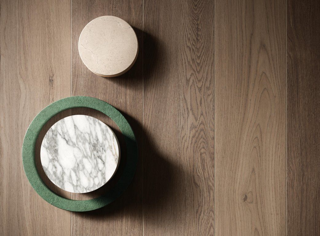 wood effect floor tiles used in seating area of commercial room with marble white table