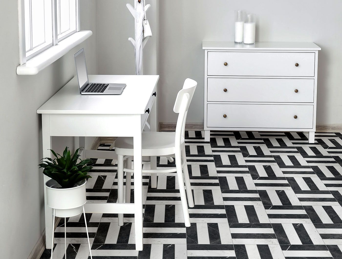 Elegant floor tiles making a unique patterns in makeup room