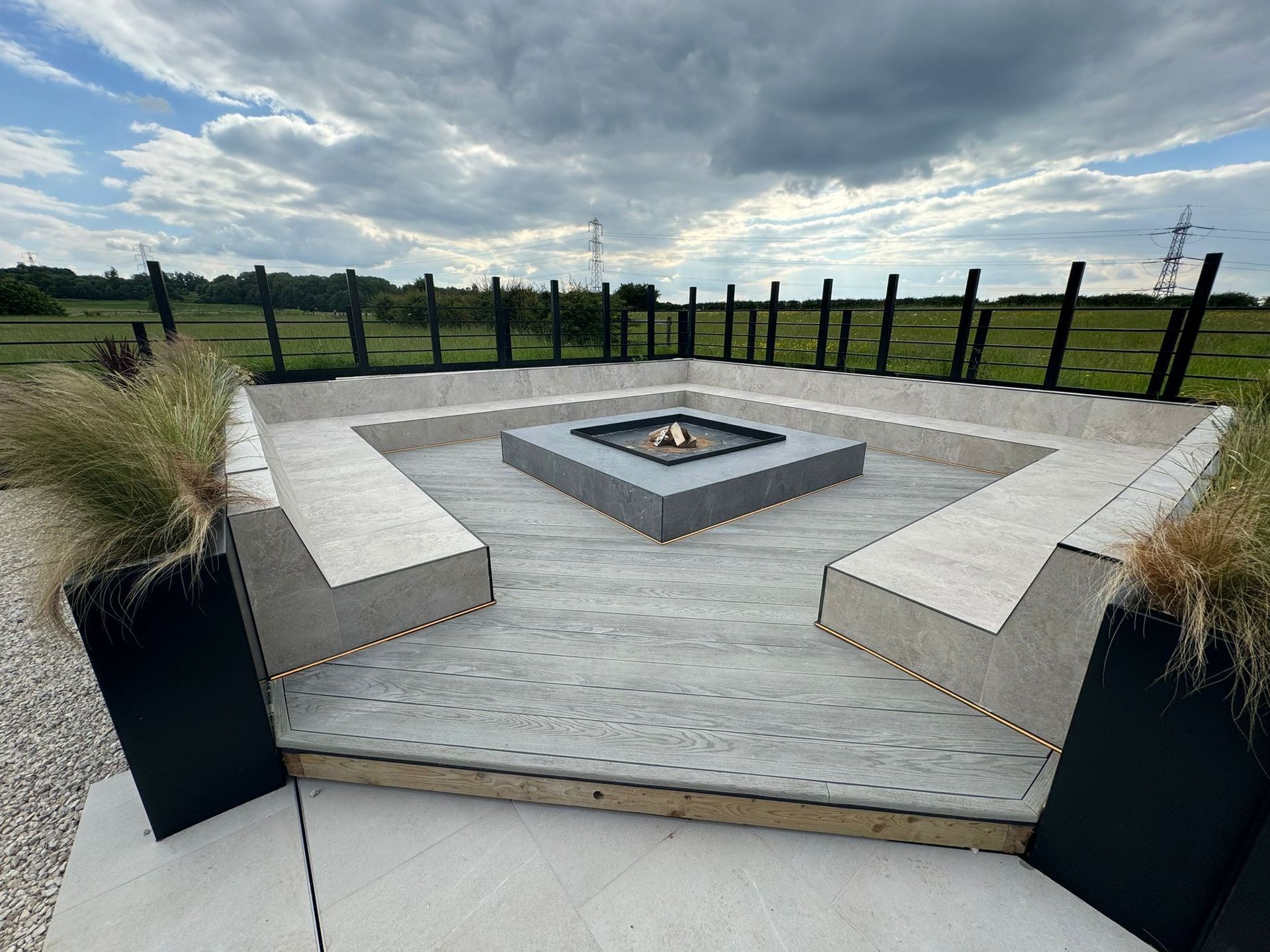 FUll veiw of the nottingham la mansion firepit