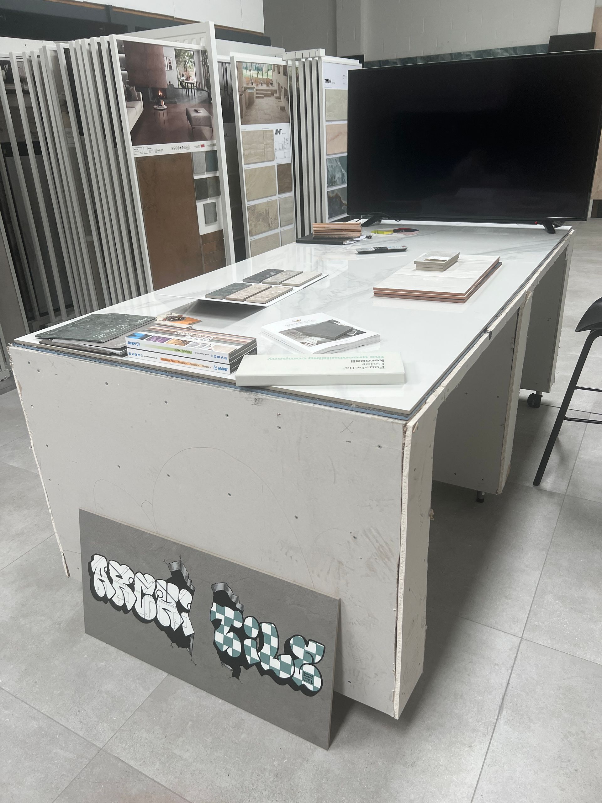 Island in the showroom with tiles ontop of it
