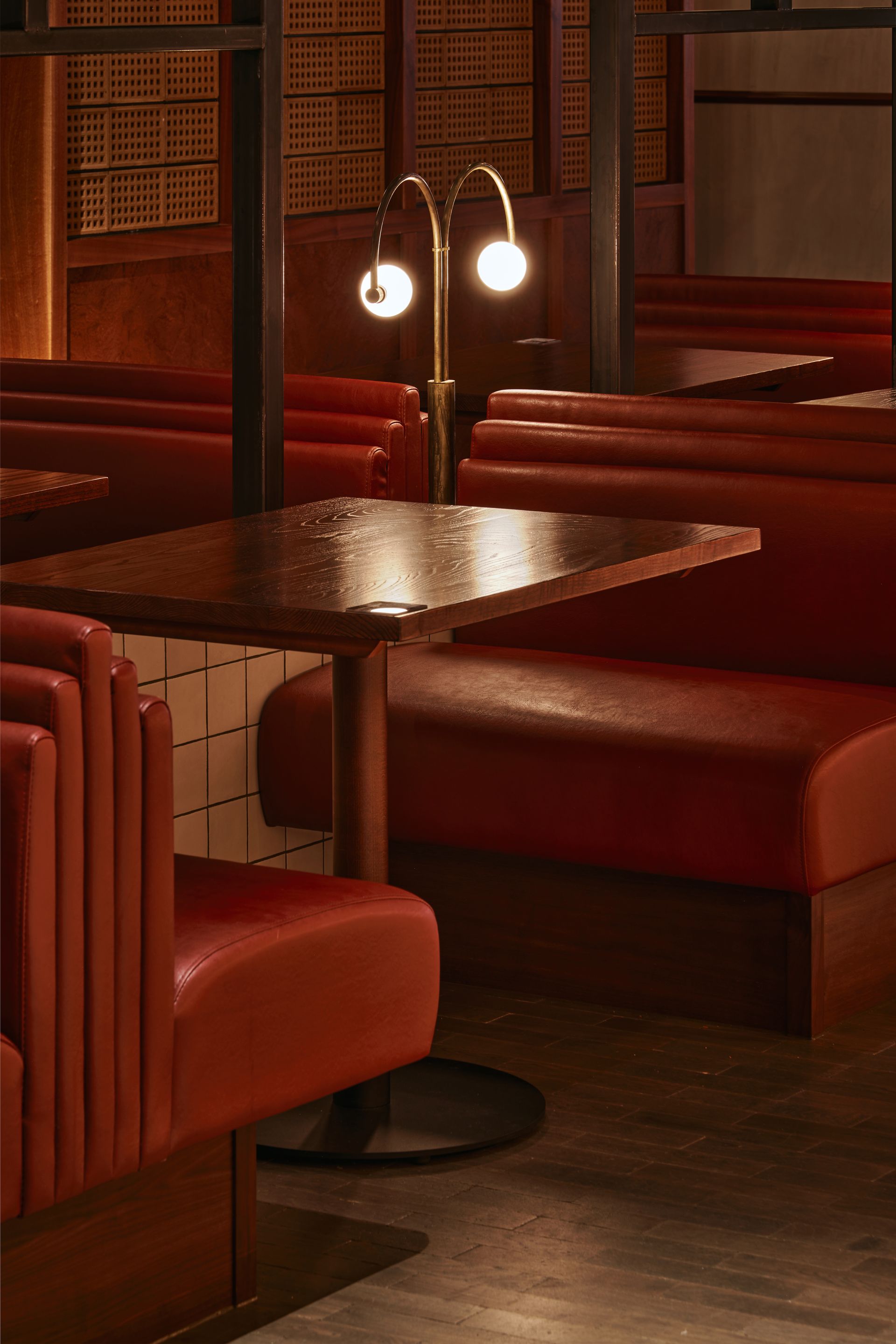 Close up of a table at a restaurant with London blanco