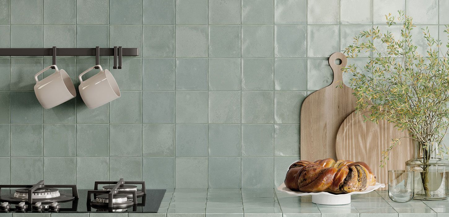 Kitchen wall with Blue Gloss square tile