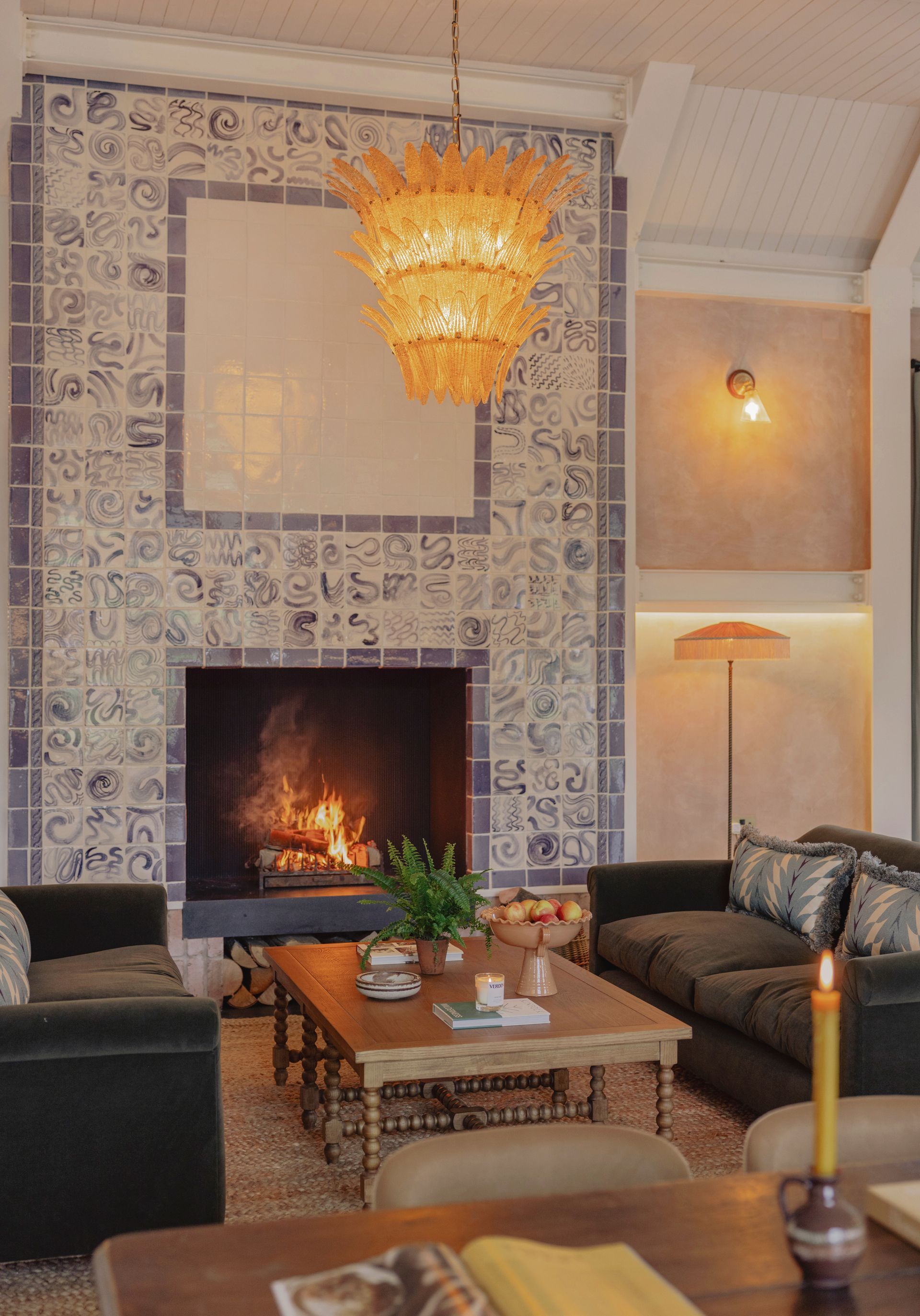 tiled fireplace with blue and blanco tiles