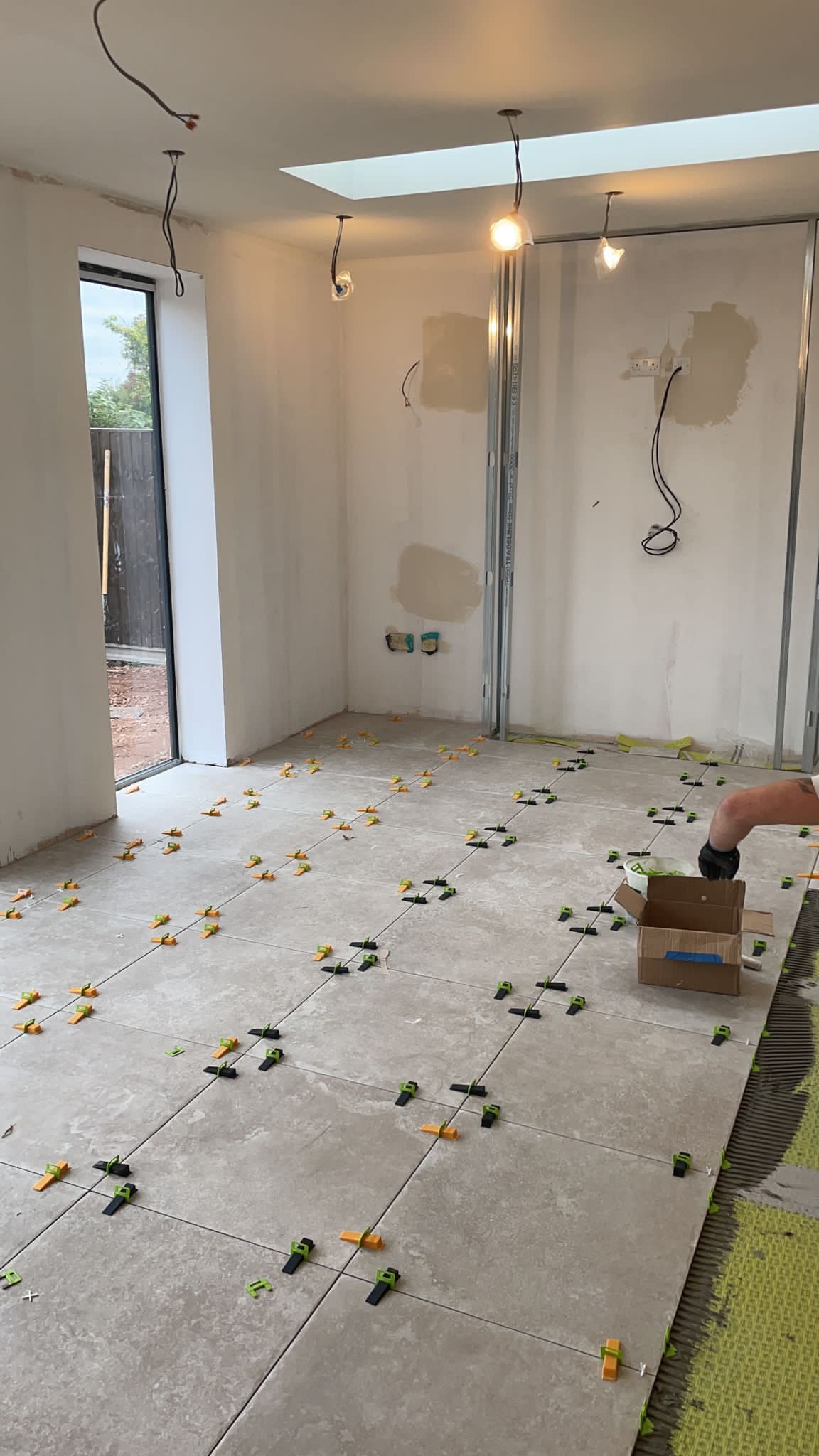 Kicthen Floor tiles, Pierre tumbled blanco 600x600, Dural matting, levelling clips. Tiling