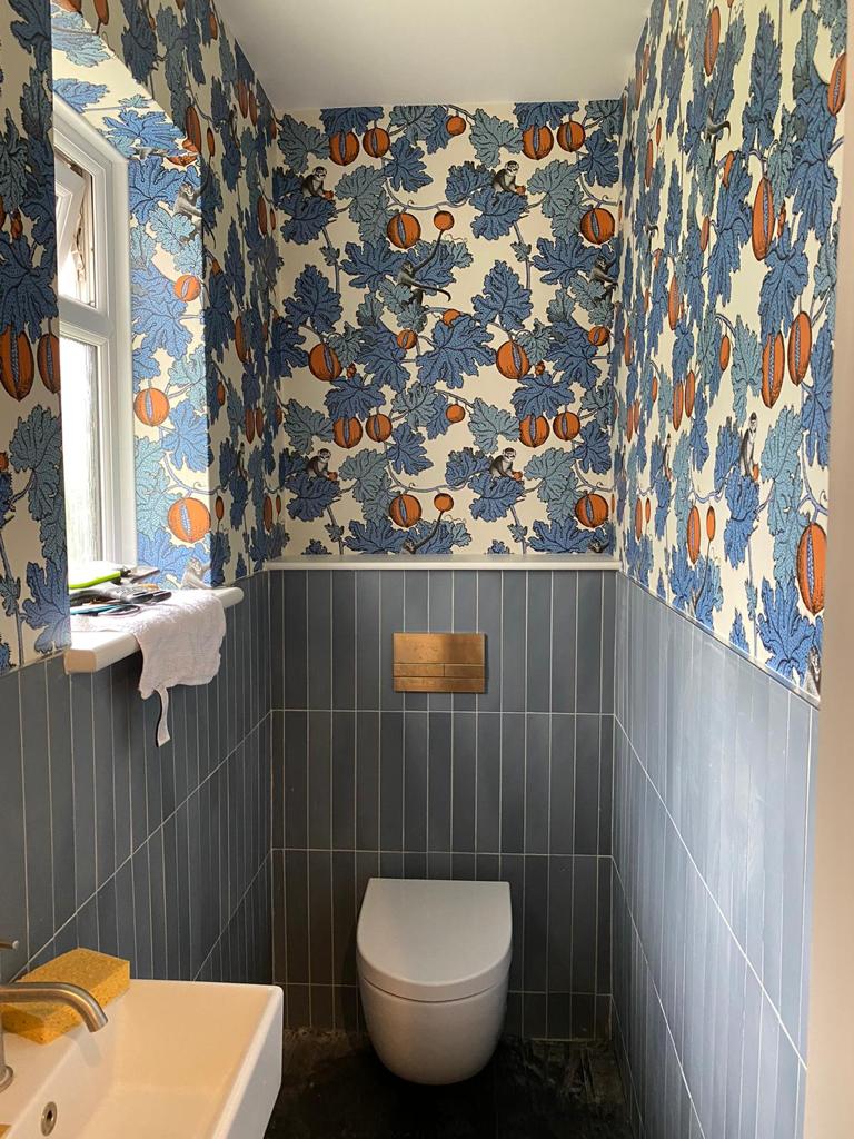 Flaut wall tile and flower wall tile tile in bathroom