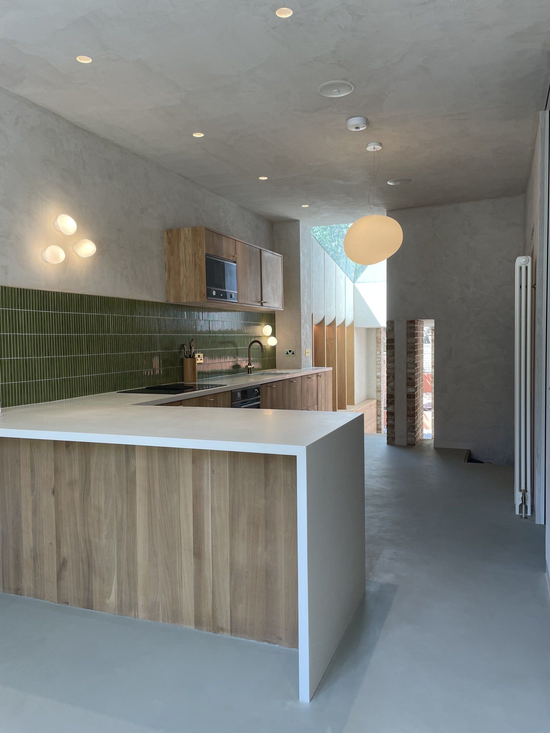 Kit Kat Dark Verdi Kicthen splashback, white kitchen worktop, concrete floor