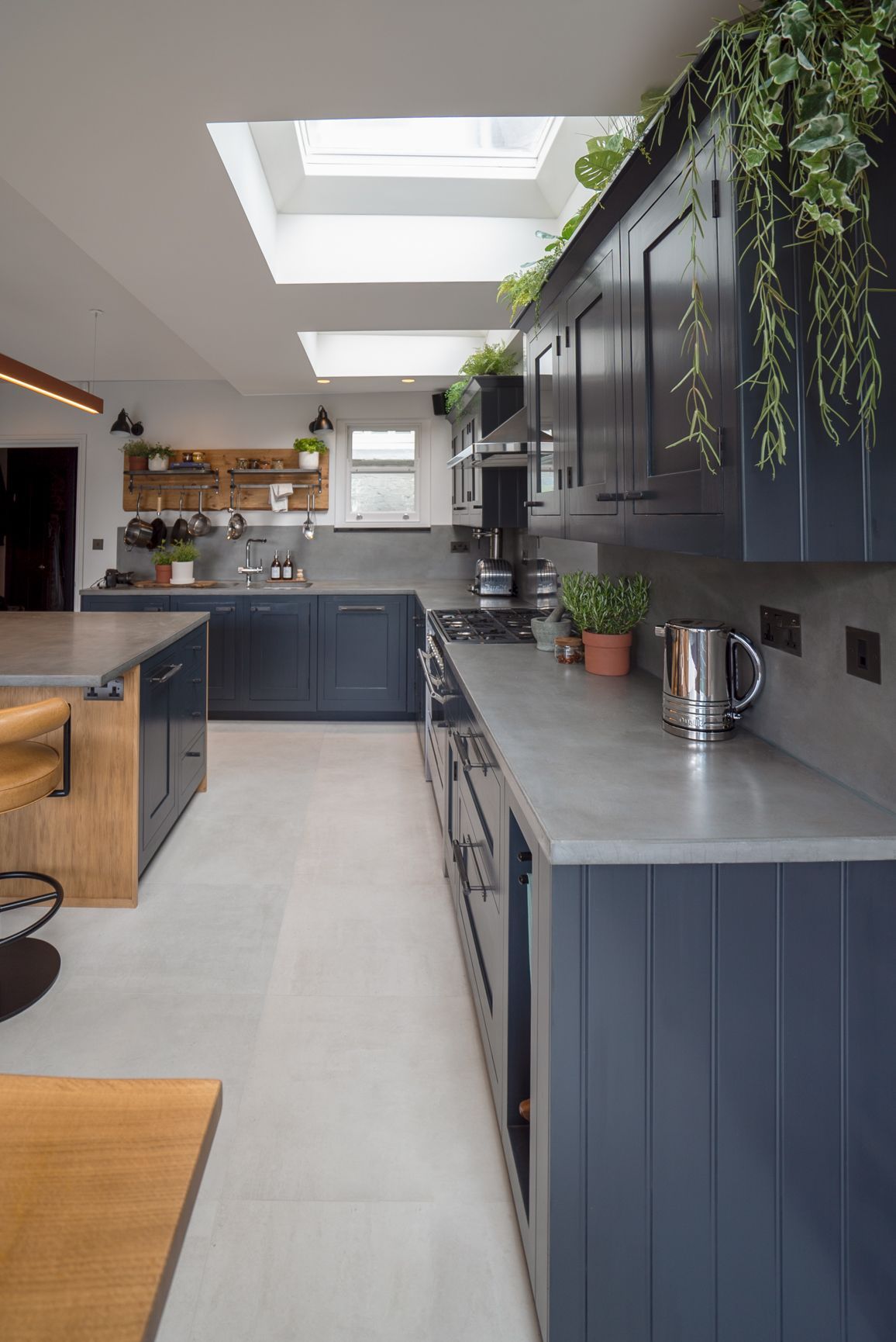 Porcelain tile countertop with limestone effect flooring