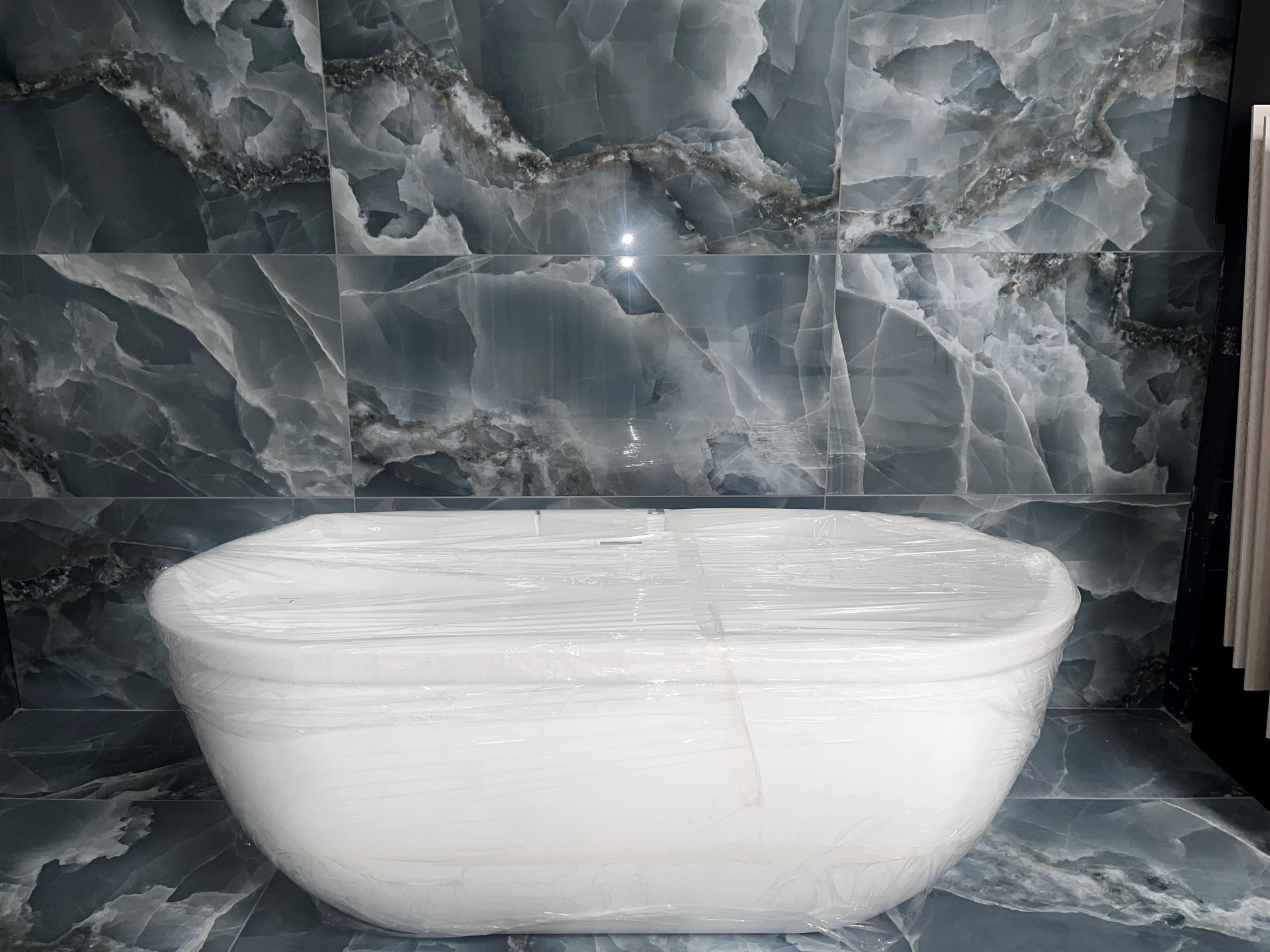 unopened bath in our tile show room in corby
