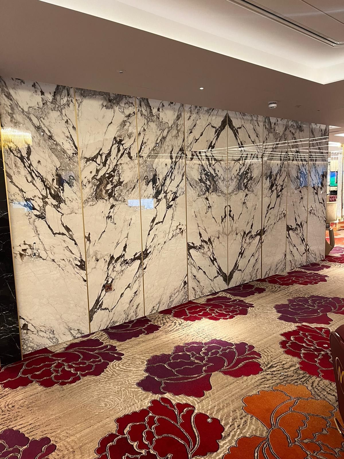 marble tile feature wall
