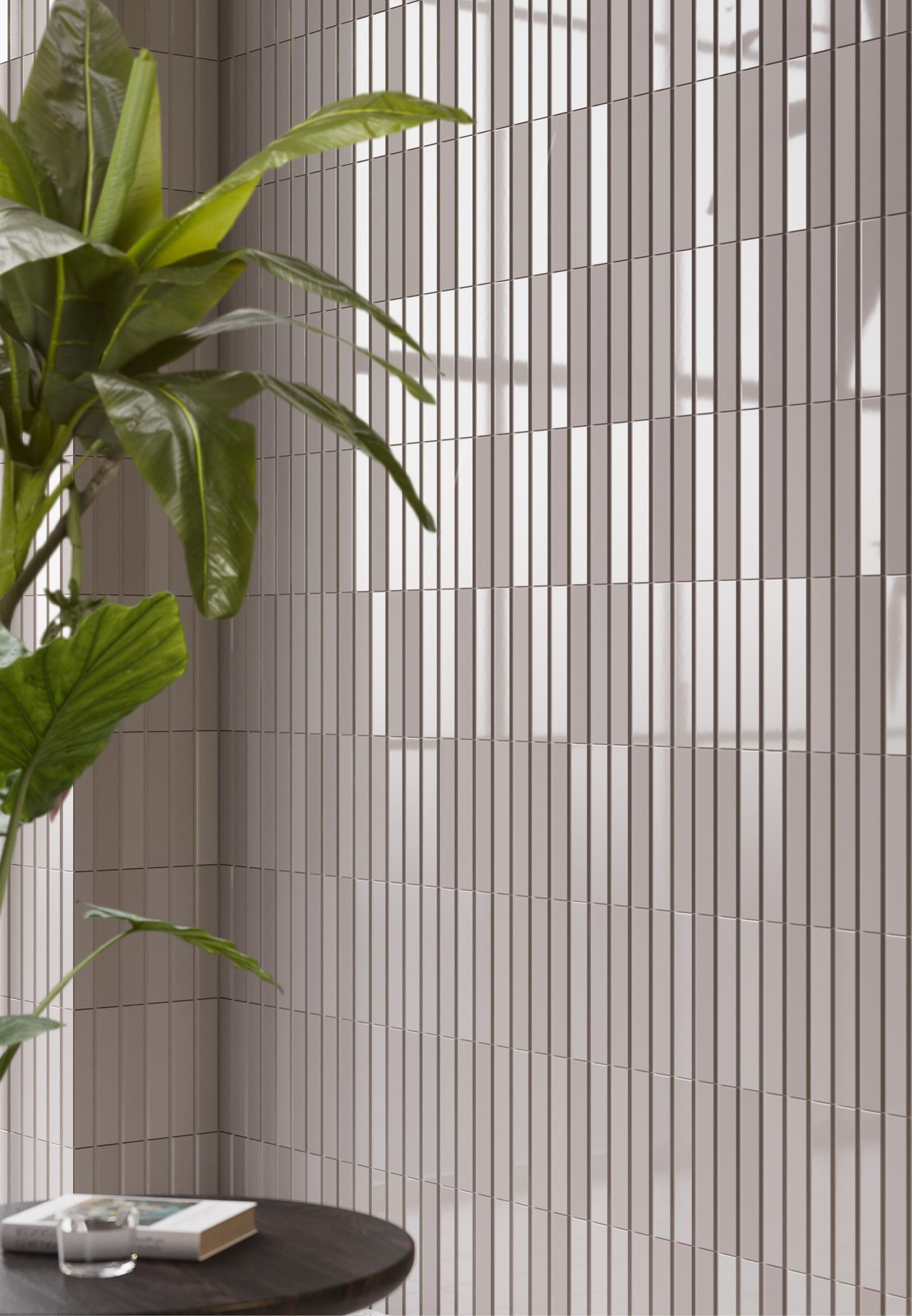 Leaves with Tintre fango dettagli on feature wall