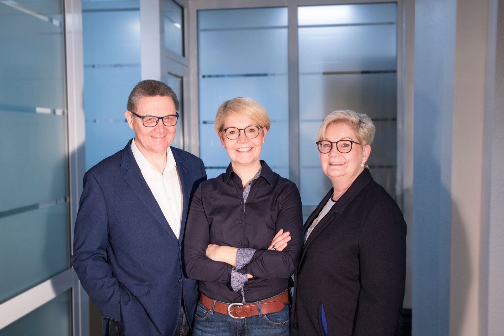 Gaby Foppe – Geschäftsführende Gesellschafterin FOPPE Metallbaumodule GmbH Madeleine Foppe-Schlotthauer - Geschäftsführende Gesellschafterin FOPPE Metallbaumodule GmbH Johannes Foppe - Geschäftsführender Gesellschafter FOPPE Direkt Versand GmbH